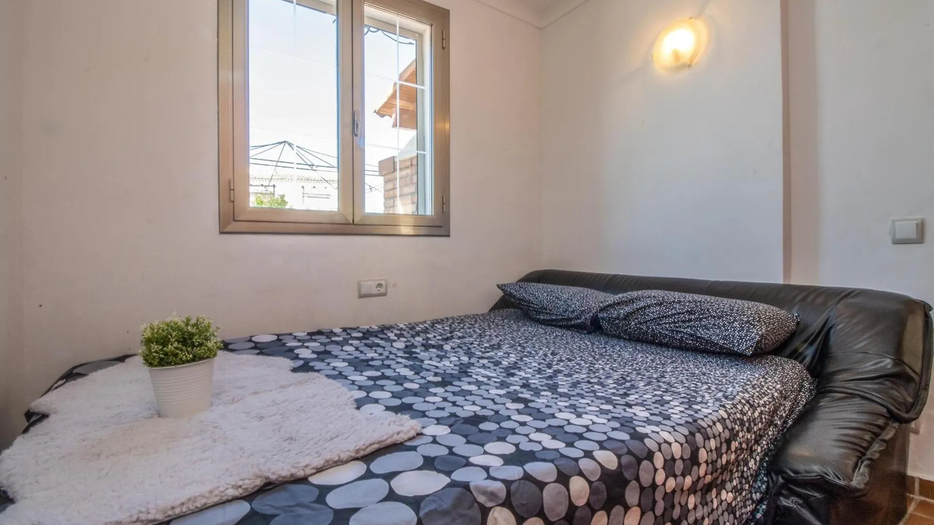5 Habitaciones, 3 Banos, Piscina Privada, Amarre 15M Empuriabrava Dom wakacyjny