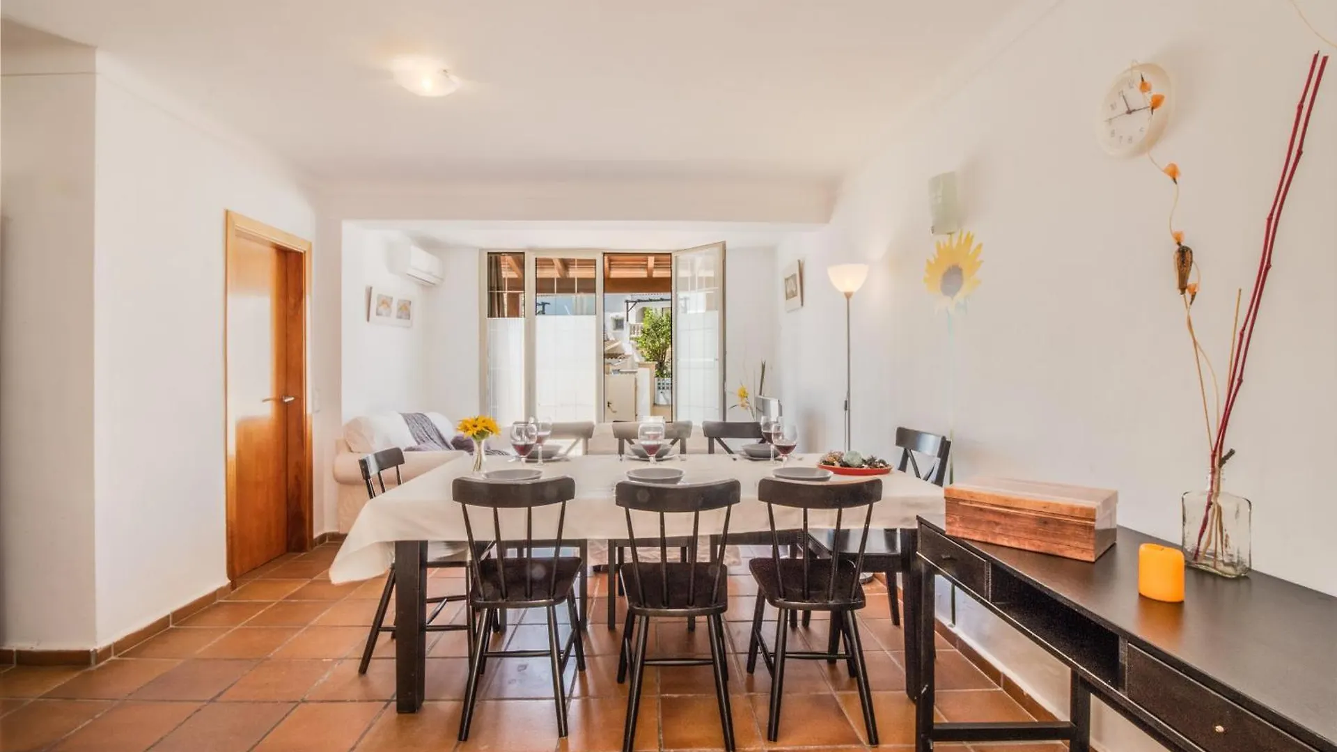 5 Habitaciones, 3 Banos, Piscina Privada, Amarre 15M Empuriabrava Hiszpania