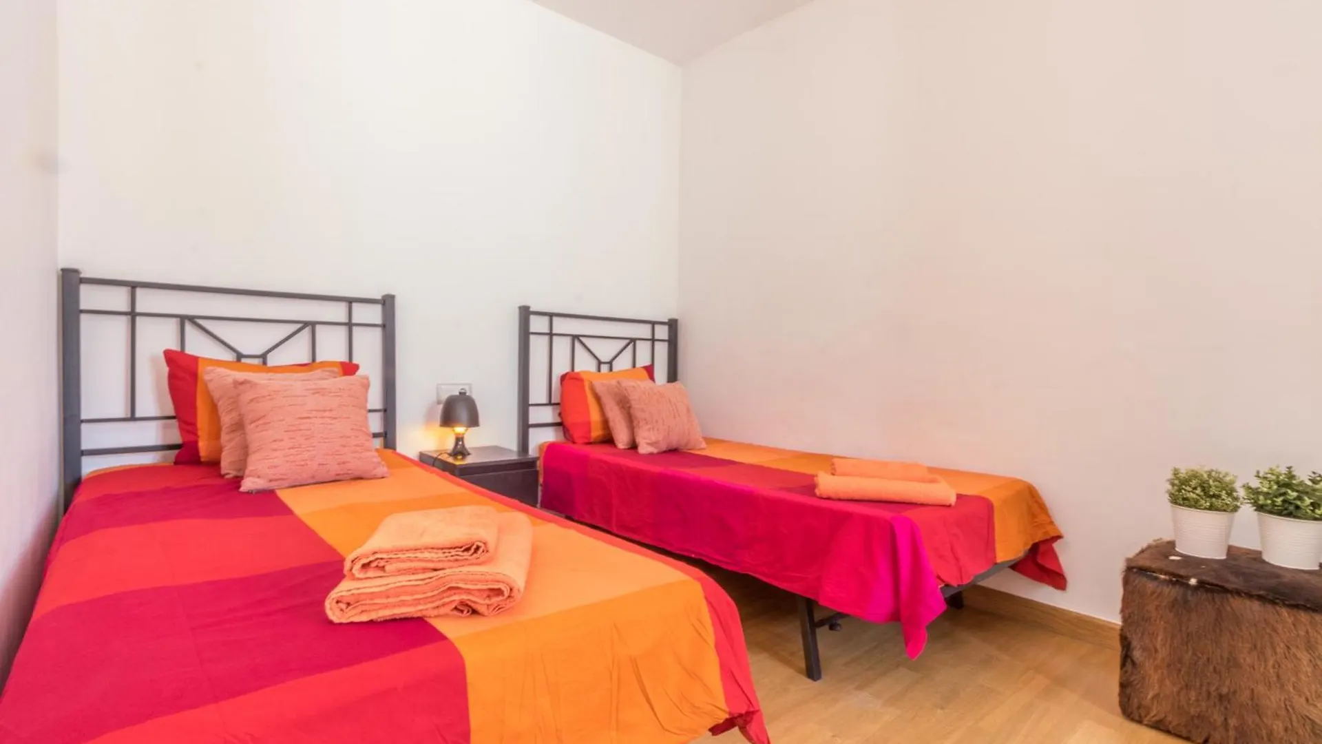 Dom wakacyjny 5 Habitaciones, 3 Banos, Piscina Privada, Amarre 15M Empuriabrava